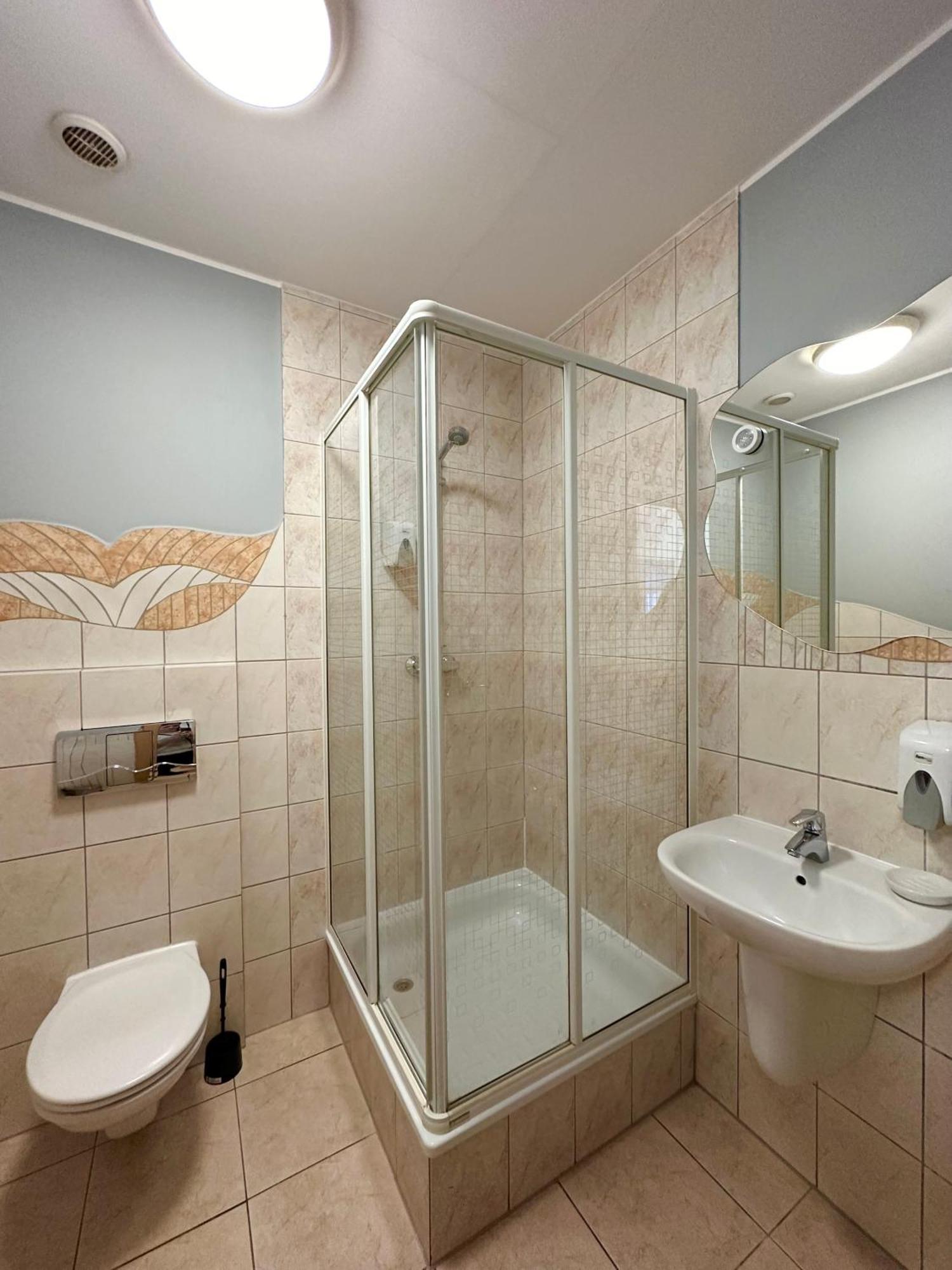 Motel Za Miedza Bralin Bagian luar foto