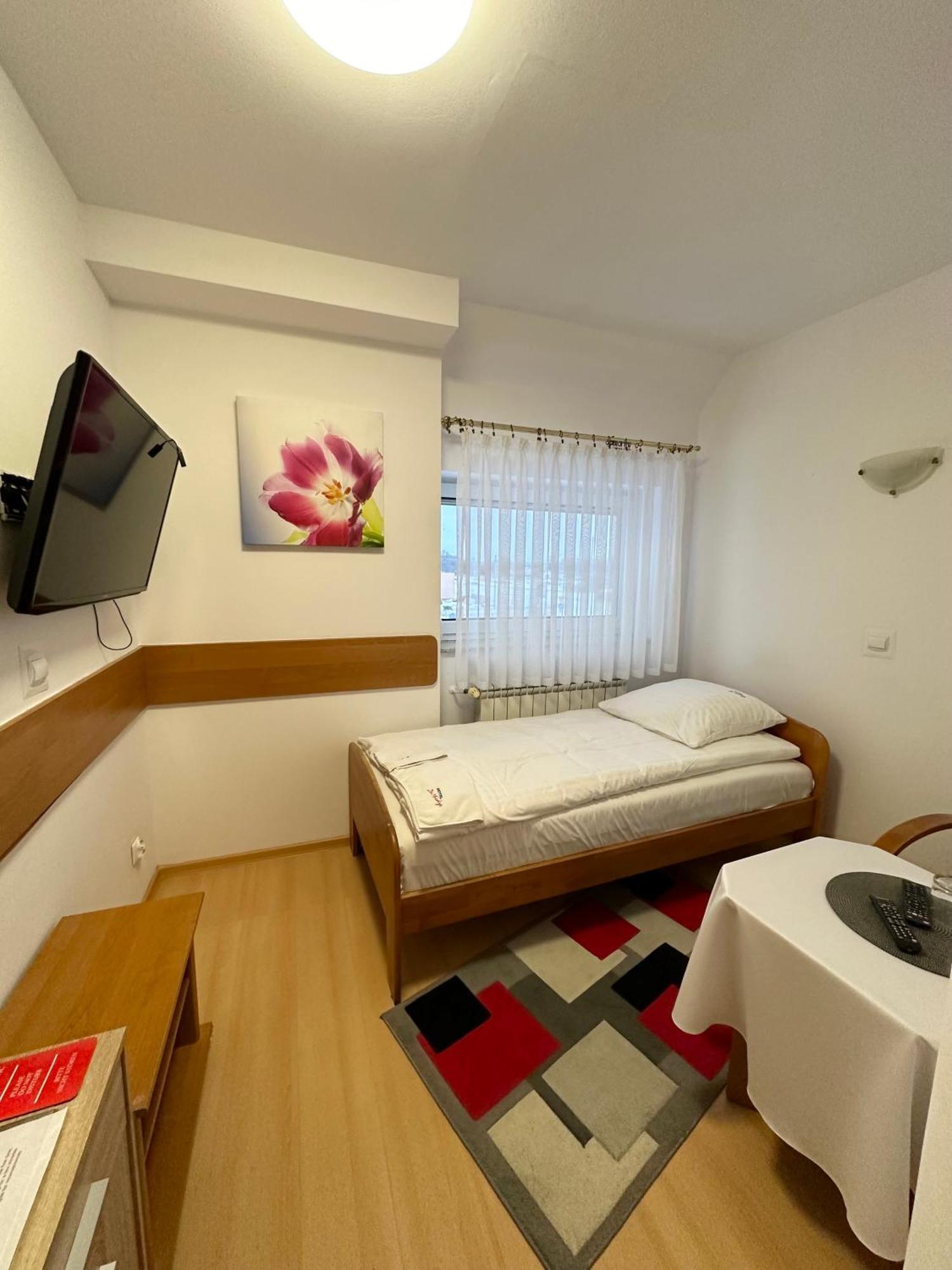 Motel Za Miedza Bralin Bagian luar foto