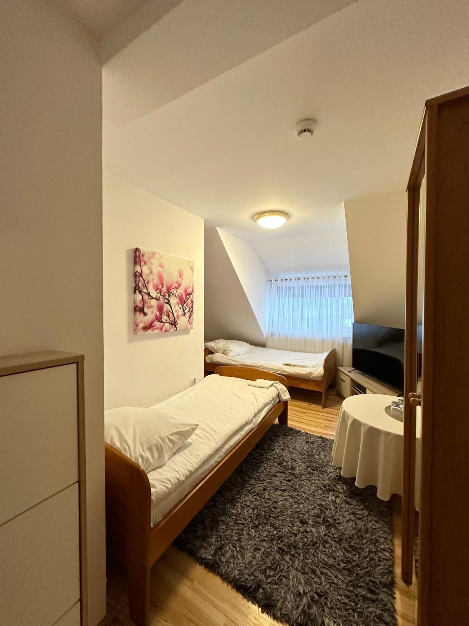 Motel Za Miedza Bralin Bagian luar foto