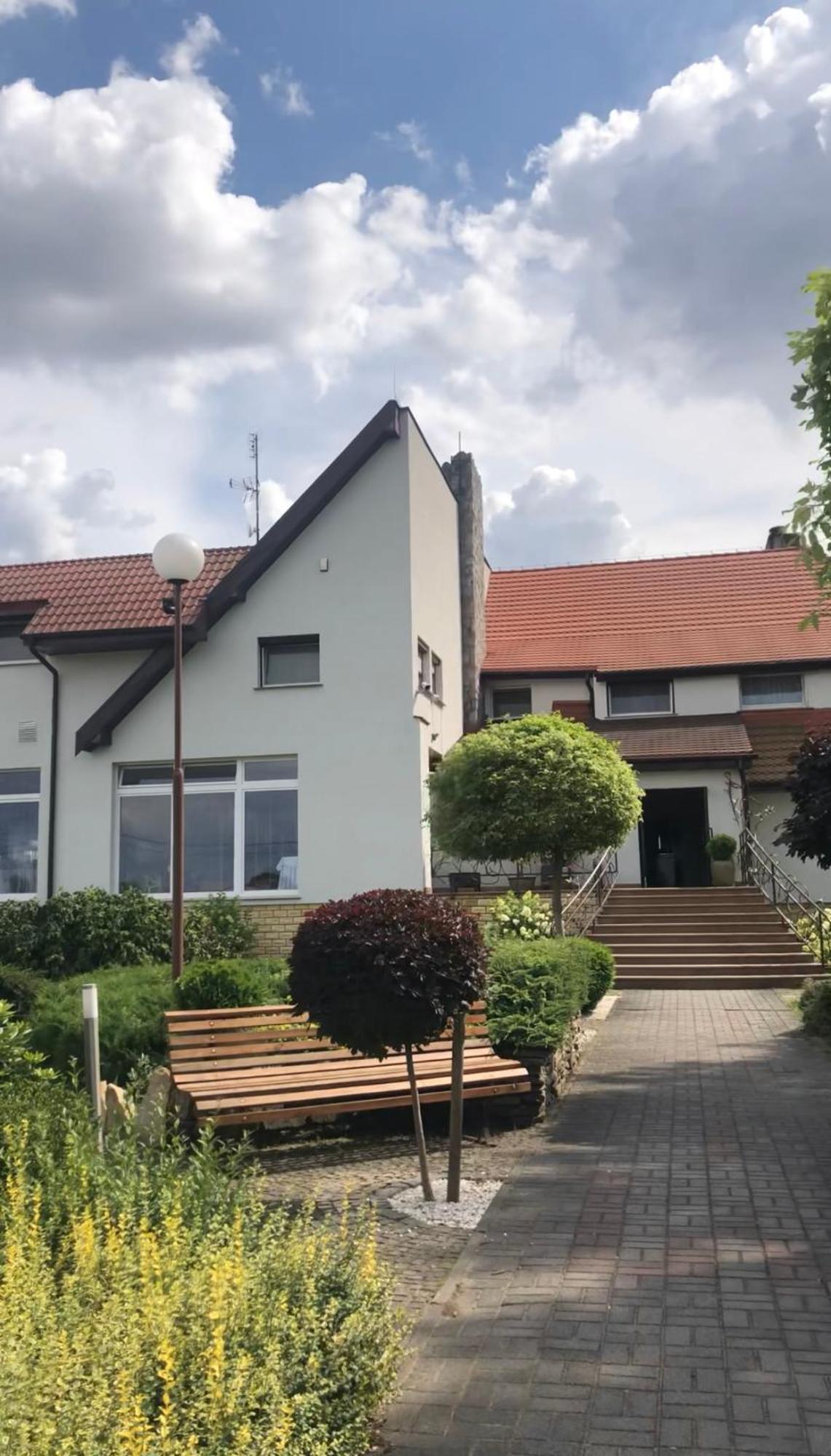 Motel Za Miedza Bralin Bagian luar foto
