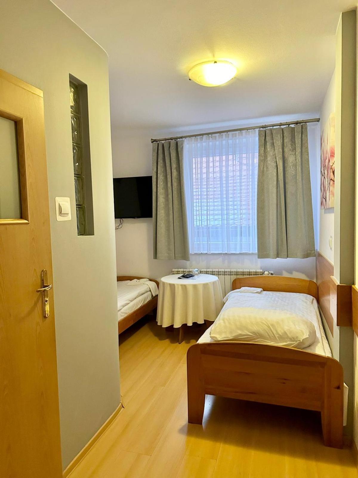 Motel Za Miedza Bralin Bagian luar foto