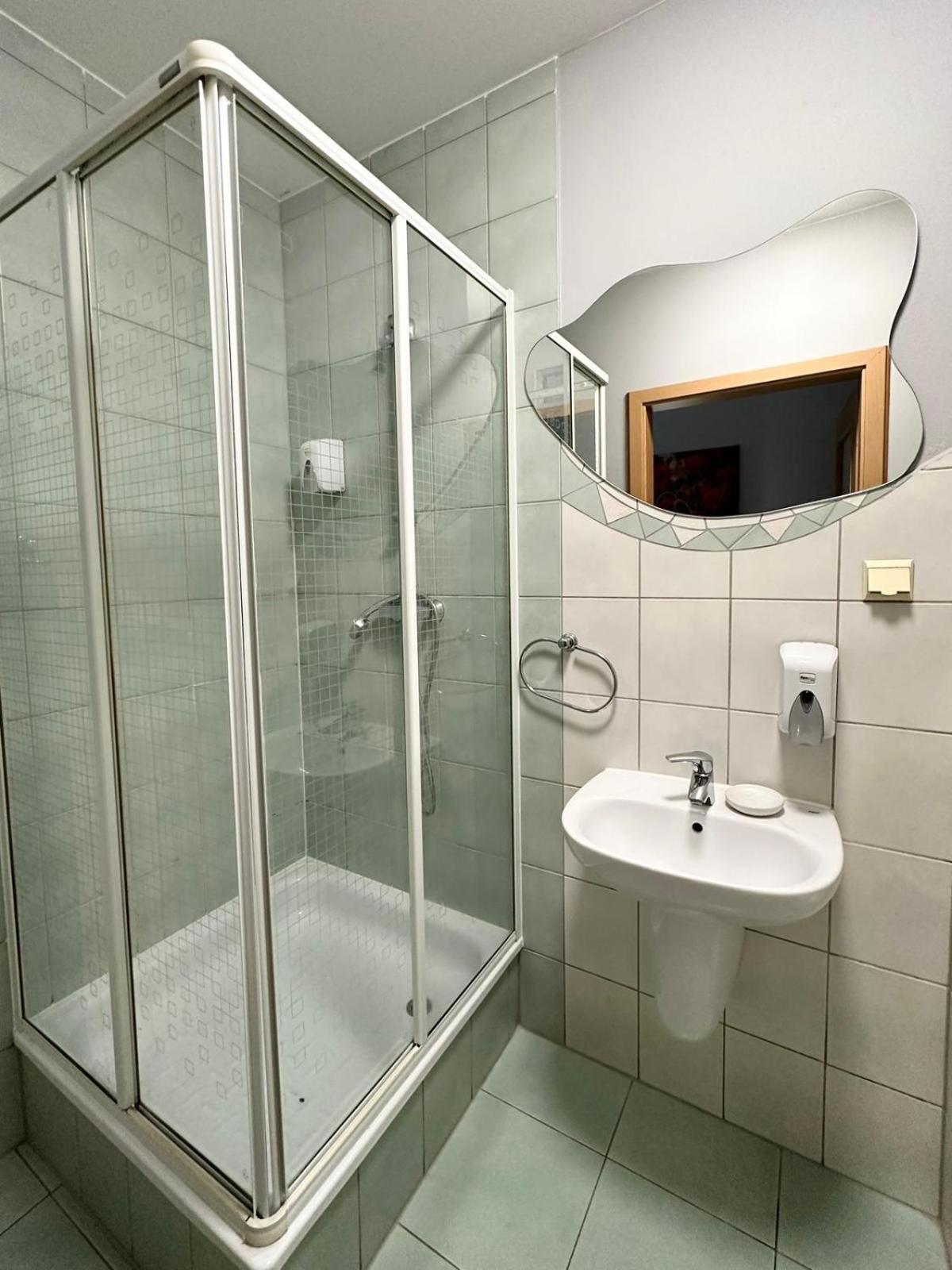 Motel Za Miedza Bralin Bagian luar foto