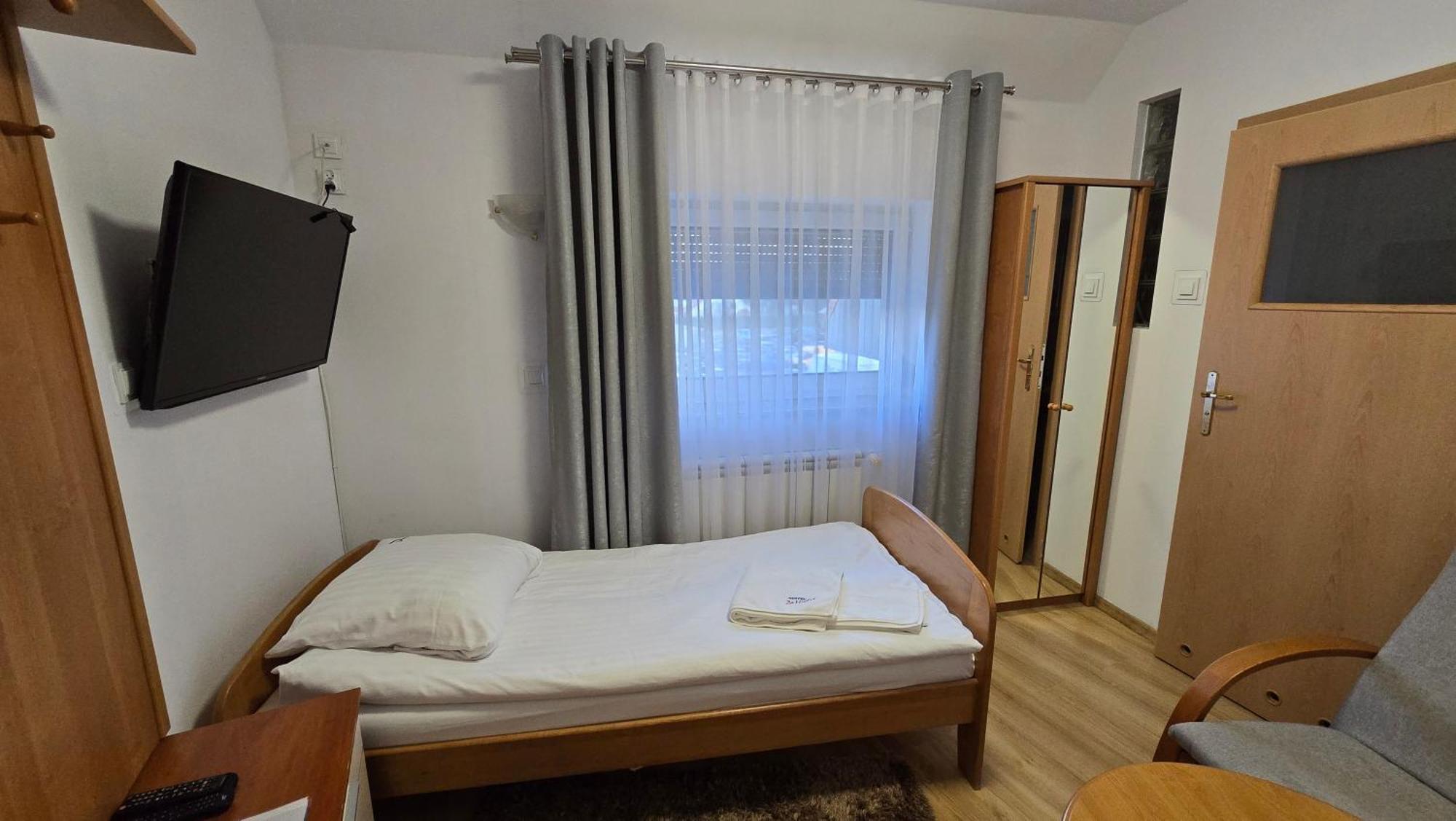 Motel Za Miedza Bralin Bagian luar foto