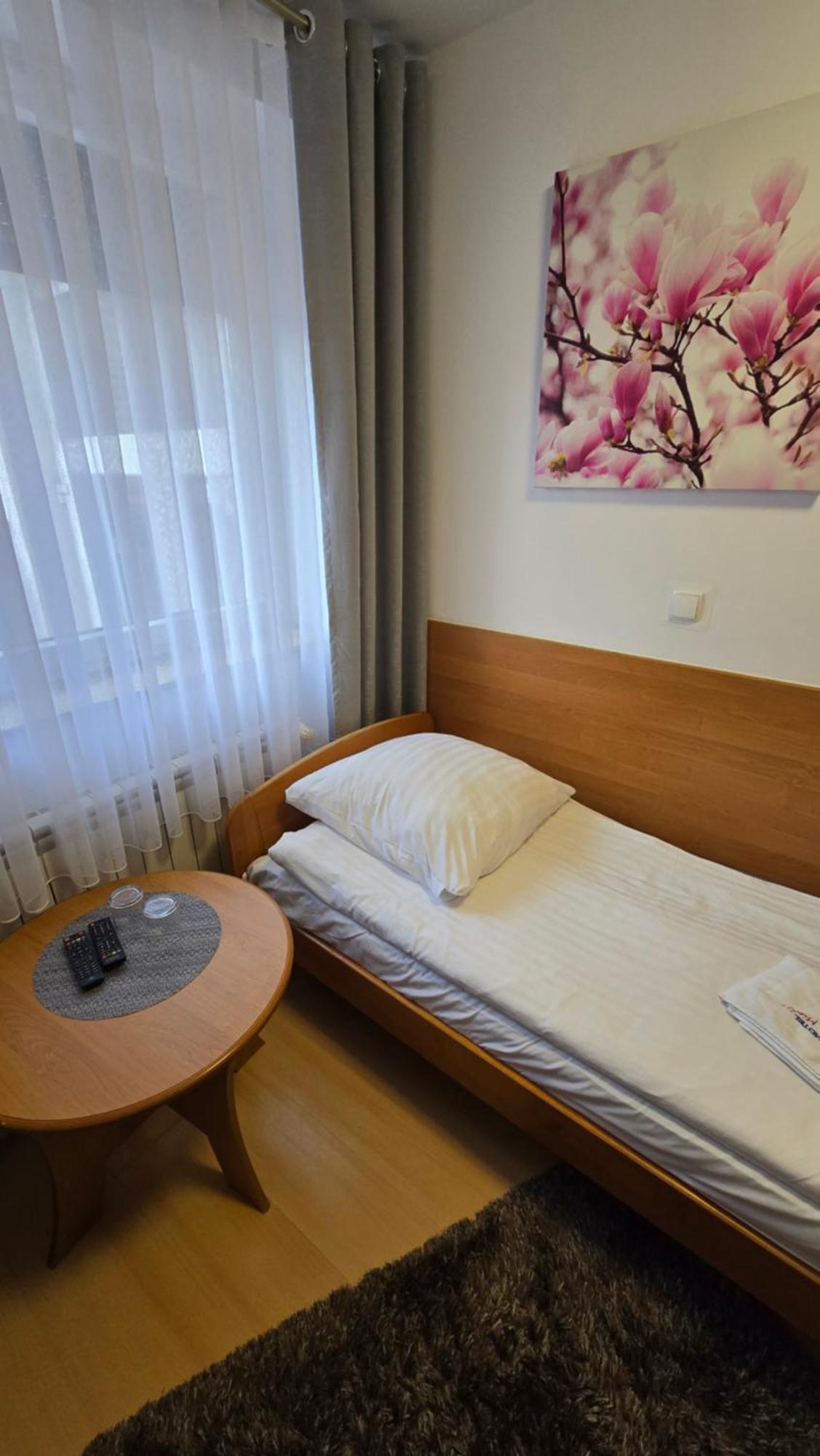 Motel Za Miedza Bralin Bagian luar foto
