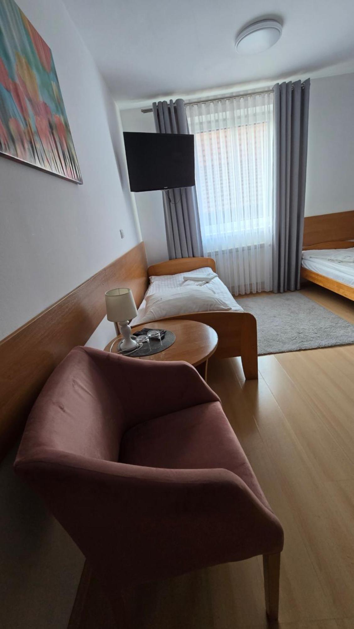Motel Za Miedza Bralin Bagian luar foto